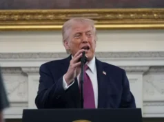 Judul: Iran “Sedang Runtuh”, Minta AS Membuka Selat Hormuz, Klaim Trump