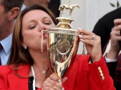 Kentucky Derby 2026: Cherie DeVaux mencetak sejarah saat Brilliant Beat menang setelah melakukan serangan akhir yang dramatis.
