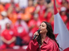 Alanis Morissette dan Michael Bublé Memulai Piala Dunia di Kanada Dengan Upacara Pembukaan Bertabur Bintang
| beritakitanih Alanis Morissette dan Michael Bublé Memulai Piala Dunia di Kanada Dengan Upacara Pembukaan Bertabur Bintang
| beritakitanih