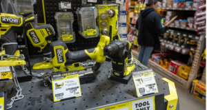 Alat Tanpa Kabel Ryobi Diskon Hingga 70% Saat Ini di Home Depot
| beritakitanih Alat Tanpa Kabel Ryobi Diskon Hingga 70% Saat Ini di Home Depot
| beritakitanih