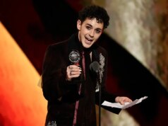 Ali Louis Bourzgui Berbicara untuk Seniman Teater Arab, Palestina dalam Pidato Tony yang Penuh Semangat
| beritakitanih Ali Louis Bourzgui Berbicara untuk Seniman Teater Arab, Palestina dalam Pidato Tony yang Penuh Semangat
| beritakitanih