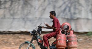 Anggaran dapur terpukul lagi karena harga LPG domestik naik hingga ₹944,5 di Bengaluru
| beritakitanih Anggaran dapur terpukul lagi karena harga LPG domestik naik hingga ₹944,5 di Bengaluru
| beritakitanih