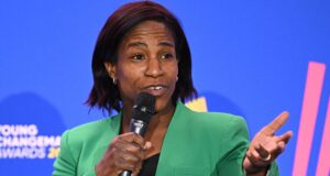 Anggota dewan RFU mengundurkan diri karena komentar Alphonsi yang diskriminatif
| beritakitanih Anggota dewan RFU mengundurkan diri karena komentar Alphonsi yang diskriminatif
| beritakitanih
