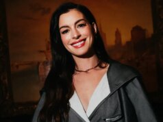 Anne Hathaway Bersinar, Begitu Juga Sorotan Barunya — Lihat Foto
| beritakitanih Anne Hathaway Bersinar, Begitu Juga Sorotan Barunya — Lihat Foto
| beritakitanih