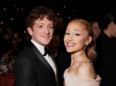 Ariana Grande, Ethan Slater Putus Setelah Lebih dari 2 Tahun Berkencan
| beritakitanih Ariana Grande, Ethan Slater Putus Setelah Lebih dari 2 Tahun Berkencan
| beritakitanih