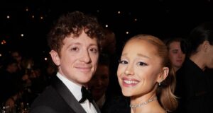 Ariana Grande, Ethan Slater Putus Setelah Lebih dari 2 Tahun Berkencan
| beritakitanih Ariana Grande, Ethan Slater Putus Setelah Lebih dari 2 Tahun Berkencan
| beritakitanih