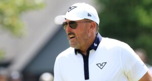 Ashley Perez menuduh Phil Mickelson berperilaku tidak senonoh, termasuk melamarnya untuk berhubungan seks pada tahun 2015
| beritakitanih Ashley Perez menuduh Phil Mickelson berperilaku tidak senonoh, termasuk melamarnya untuk berhubungan seks pada tahun 2015
| beritakitanih