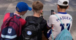 Australia berencana untuk memperkuat undang-undang yang melarang anak-anak menggunakan media sosial
| beritakitanih Australia berencana untuk memperkuat undang-undang yang melarang anak-anak menggunakan media sosial
| beritakitanih