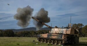Australia menembakkan howitzer AS9 buatan dalam negeri yang dirancang untuk serangan cepat sejauh 25 mil
| beritakitanih Australia menembakkan howitzer AS9 buatan dalam negeri yang dirancang untuk serangan cepat sejauh 25 mil
| beritakitanih