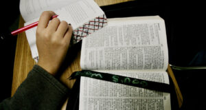 Ayat-ayat Alkitab Mungkin Segera Wajib Dibaca di Sekolah Umum Texas
| beritakitanih Ayat-ayat Alkitab Mungkin Segera Wajib Dibaca di Sekolah Umum Texas
| beritakitanih