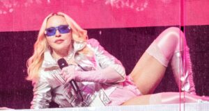 “Ayo, temui aku di lantai dansa”: Madonna akan menjadi tuan rumah pesta mendengarkan album ‘Club Confessions’ di London
| beritakitanih “Ayo, temui aku di lantai dansa”: Madonna akan menjadi tuan rumah pesta mendengarkan album 'Club Confessions' di London
| beritakitanih
