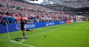 Bagaimana Pemain Sepak Bola Dapat Membengkokkan Tendangannya di Udara?
| beritakitanih Bagaimana Pemain Sepak Bola Dapat Membengkokkan Tendangannya di Udara?
| beritakitanih