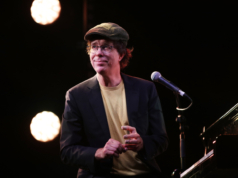 Ben Folds Memperingatkan Orkestra Simfoni Nasional ‘Mungkin Tidak Selamat’ dari Kekacauan Kennedy Center di Trump
| beritakitanih Ben Folds Memperingatkan Orkestra Simfoni Nasional 'Mungkin Tidak Selamat' dari Kekacauan Kennedy Center di Trump
| beritakitanih