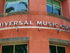 Bill Ackman Akan Menjual Saham senilai $290,5 Juta Kembali ke Universal Music Setelah Menolak Tawaran Pengambilalihan
| beritakitanih Bill Ackman Akan Menjual Saham senilai $290,5 Juta Kembali ke Universal Music Setelah Menolak Tawaran Pengambilalihan
| beritakitanih