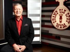 Bill Cody, Penyiar Grand Ole Opry dan Tokoh Radio Negara WSM yang Terhormat, Meninggal pada usia 67 tahun
| beritakitanih Bill Cody, Penyiar Grand Ole Opry dan Tokoh Radio Negara WSM yang Terhormat, Meninggal pada usia 67 tahun
| beritakitanih