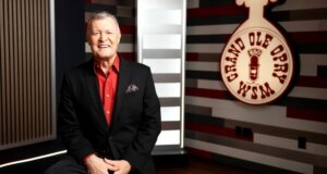 Bill Cody, Penyiar Grand Ole Opry dan Tokoh Radio Negara WSM yang Terhormat, Meninggal pada usia 67 tahun
| beritakitanih Bill Cody, Penyiar Grand Ole Opry dan Tokoh Radio Negara WSM yang Terhormat, Meninggal pada usia 67 tahun
| beritakitanih