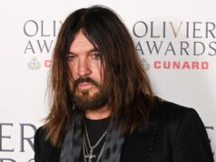 Billy Ray Cyrus Mengungkapkan Dia Menderita Kelumpuhan Vokal Sementara Setelah Pertempuran yang Hampir Fatal Melawan Sepsis
| beritakitanih Billy Ray Cyrus Mengungkapkan Dia Menderita Kelumpuhan Vokal Sementara Setelah Pertempuran yang Hampir Fatal Melawan Sepsis
| beritakitanih