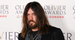 Billy Ray Cyrus Mengungkapkan Dia Menderita Kelumpuhan Vokal Sementara Setelah Pertempuran yang Hampir Fatal Melawan Sepsis
| beritakitanih Billy Ray Cyrus Mengungkapkan Dia Menderita Kelumpuhan Vokal Sementara Setelah Pertempuran yang Hampir Fatal Melawan Sepsis
| beritakitanih
