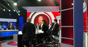 Bintang Saluran TV Israel untuk Penggemar Bibi Nyalakan Trump
| beritakitanih Bintang Saluran TV Israel untuk Penggemar Bibi Nyalakan Trump
| beritakitanih