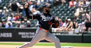 Blue Jays memperoleh pemain tangan kanan Simeon Woods Richardson dari Twins untuk mendapatkan uang tunai
| beritakitanih Blue Jays memperoleh pemain tangan kanan Simeon Woods Richardson dari Twins untuk mendapatkan uang tunai
| beritakitanih