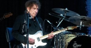 Bob Dylan Kehilangan Gitaris Lain Setelah Bob Britt Tiba-tiba Keluar dari Band
| beritakitanih Bob Dylan Kehilangan Gitaris Lain Setelah Bob Britt Tiba-tiba Keluar dari Band
| beritakitanih