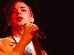 Boy George dan Klub Budaya Menyingkirkan Penjahat Homofobik di Klip Dokumen Baru
| beritakitanih Boy George dan Klub Budaya Menyingkirkan Penjahat Homofobik di Klip Dokumen Baru
| beritakitanih