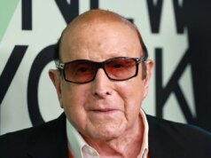 Bruce Springsteen, Barry Manilow, Alicia Keys Memberikan Penghormatan Emosional di Pemakaman Clive Davis: “Saya Kehilangan Sepotong Hati Saya”
| beritakitanih Bruce Springsteen, Barry Manilow, Alicia Keys Memberikan Penghormatan Emosional di Pemakaman Clive Davis: “Saya Kehilangan Sepotong Hati Saya”
| beritakitanih
