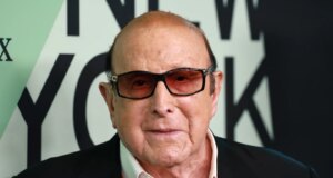 Bruce Springsteen, Barry Manilow, Alicia Keys Memberikan Penghormatan Emosional di Pemakaman Clive Davis: “Saya Kehilangan Sepotong Hati Saya”
| beritakitanih Bruce Springsteen, Barry Manilow, Alicia Keys Memberikan Penghormatan Emosional di Pemakaman Clive Davis: “Saya Kehilangan Sepotong Hati Saya”
| beritakitanih