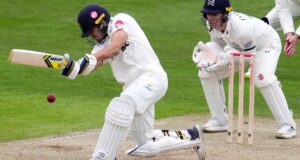 Carlson membantu Glamorgan meraih kemenangan County Championship yang telah lama ditunggu-tunggu atas Surrey
| beritakitanih Carlson membantu Glamorgan meraih kemenangan County Championship yang telah lama ditunggu-tunggu atas Surrey
| beritakitanih