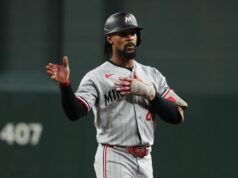 Carroll melakukan triple 3 run di kuarter ke-8 untuk membantu Diamondbacks mengalahkan Twins 9-5
| beritakitanih Carroll melakukan triple 3 run di kuarter ke-8 untuk membantu Diamondbacks mengalahkan Twins 9-5
| beritakitanih