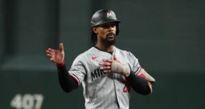 Carroll melakukan triple 3 run di kuarter ke-8 untuk membantu Diamondbacks mengalahkan Twins 9-5
| beritakitanih Carroll melakukan triple 3 run di kuarter ke-8 untuk membantu Diamondbacks mengalahkan Twins 9-5
| beritakitanih