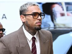 “Chris Brown Menyelesaikan Gugatan ‘Monalisa’ dan ‘Sensasional’ dari Penulis Lirik”.
| beritakitanih "Chris Brown Menyelesaikan Gugatan 'Monalisa' dan 'Sensasional' dari Penulis Lirik".
| beritakitanih