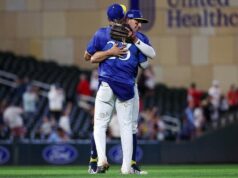 Clemens, Lewis, Lee homer dari Stanek dalam kemenangan 9-8 si Kembar atas Cardinals
| beritakitanih Clemens, Lewis, Lee homer dari Stanek dalam kemenangan 9-8 si Kembar atas Cardinals
| beritakitanih