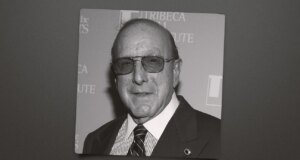 Clive Davis, Mogul Musik Dengan Telinga Emas untuk Bakat, Meninggal di Usia 94 Tahun
| beritakitanih Clive Davis, Mogul Musik Dengan Telinga Emas untuk Bakat, Meninggal di Usia 94 Tahun
| beritakitanih
