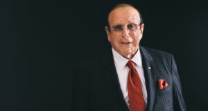 Clive Davis, Music Industry Titan Who Signed Whitney Houston, Dies at 94 | beritakitanih Clive Davis, Music Industry Titan Who Signed Whitney Houston, Dies at 94 | beritakitanih