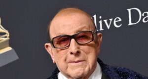 Clive Davis, Produser Musik Legendaris, Meninggal di Usia 94 Tahun
| beritakitanih Clive Davis, Produser Musik Legendaris, Meninggal di Usia 94 Tahun
| beritakitanih