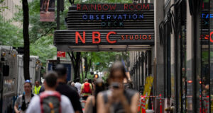Comcast, NBCUniversal Split Mendorong Spekulasi Pembuatan Kesepakatan
| beritakitanih Comcast, NBCUniversal Split Mendorong Spekulasi Pembuatan Kesepakatan
| beritakitanih