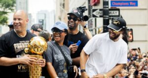 Dalam foto: Knicks merayakan kejuaraan NBA pertama mereka dalam lebih dari 50 tahun
| beritakitanih Dalam foto: Knicks merayakan kejuaraan NBA pertama mereka dalam lebih dari 50 tahun
| beritakitanih