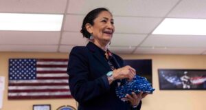 Deb Haaland Memenangkan Nominasi dalam Pemilihan Gubernur New Mexico
| beritakitanih Deb Haaland Memenangkan Nominasi dalam Pemilihan Gubernur New Mexico
| beritakitanih