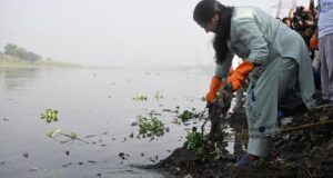 Delhi CM memimpin upaya kebersihan tepi sungai Yamuna
| beritakitanih Delhi CM memimpin upaya kebersihan tepi sungai Yamuna
| beritakitanih