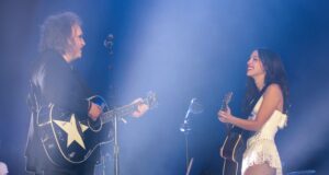 Dengarkan Olivia Rodrigo dan Robert Smith dari The Cure bekerja sama dalam kolaborasi indah yang memilukan ‘What’s Wrong With Me’
| beritakitanih Dengarkan Olivia Rodrigo dan Robert Smith dari The Cure bekerja sama dalam kolaborasi indah yang memilukan 'What's Wrong With Me'
| beritakitanih