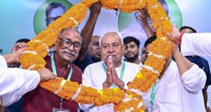 Dewan nasional JD(U) dengan suara bulat mendukung Nitish Kumar sebagai presiden nasional, menyebut Nishant sebagai masa depannya
| beritakitanih Dewan nasional JD(U) dengan suara bulat mendukung Nitish Kumar sebagai presiden nasional, menyebut Nishant sebagai masa depannya
| beritakitanih