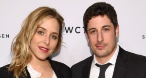 Di Dalam Drama Pasca Perpisahan Jenny Mollen yang Melibatkan Putra Sid yang Berusia 12 Tahun
| beritakitanih Di Dalam Drama Pasca Perpisahan Jenny Mollen yang Melibatkan Putra Sid yang Berusia 12 Tahun
| beritakitanih