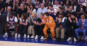 Di dalam barisan selebriti Knicks: Aturan tidak tertulis …
| beritakitanih Di dalam barisan selebriti Knicks: Aturan tidak tertulis ...
| beritakitanih
