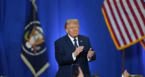 Donald Trump Keluar dari Kamar Mewah saat MSG Menjadi Liar Selama Game 3 Final NBA (Video)
| beritakitanih Donald Trump Keluar dari Kamar Mewah saat MSG Menjadi Liar Selama Game 3 Final NBA (Video)
| beritakitanih