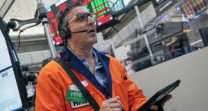Dow naik 900 poin seiring turunnya harga minyak, sementara saham AI menjaga Wall Street tetap terkendali
| beritakitanih Dow naik 900 poin seiring turunnya harga minyak, sementara saham AI menjaga Wall Street tetap terkendali
| beritakitanih