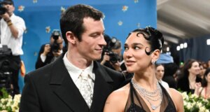 Dua Lipa dan Callum Turner Berbagi Foto Pernikahan Menakjubkan Dari Upacara di Sisilia
| beritakitanih Dua Lipa dan Callum Turner Berbagi Foto Pernikahan Menakjubkan Dari Upacara di Sisilia
| beritakitanih