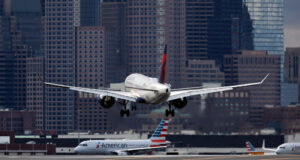 FAA Menyelidiki Hampir Kecelakaan Antar Pesawat di Bandara Logan Boston
| beritakitanih FAA Menyelidiki Hampir Kecelakaan Antar Pesawat di Bandara Logan Boston
| beritakitanih