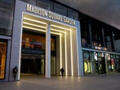 Fan Meninggal Setelah Jatuh dari Balkon Saat Konser Angsa di Madison Square Garden
| beritakitanih Fan Meninggal Setelah Jatuh dari Balkon Saat Konser Angsa di Madison Square Garden
| beritakitanih
