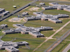 Fasilitas Louisiana ICE Menganiaya Imigran, Kata Penyelidik Federal
| beritakitanih Fasilitas Louisiana ICE Menganiaya Imigran, Kata Penyelidik Federal
| beritakitanih